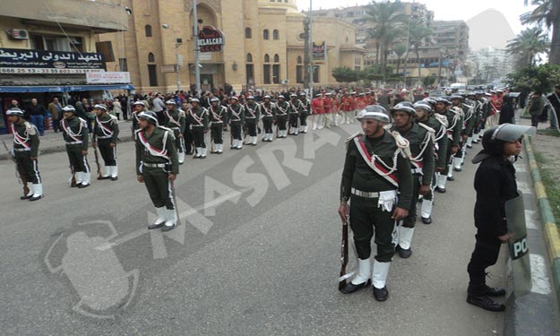 ''محلب'' و''إبراهيم'' يتقدمان جنازة ضابط الأمن الم