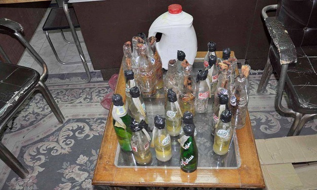 الشرطة تضبط 25 زجاجة مولوتوف في 3 حقائب فتيات أمام