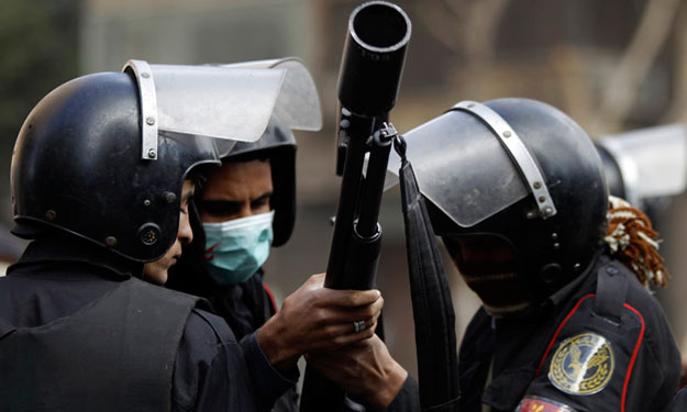 قوات الأمن تطلق قنابل الغاز على طلاب الإخوان بالأز