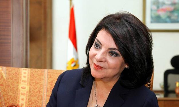 وزيرة الإعلام: صورة مبارك لن تحذف من لقطات رفع الع