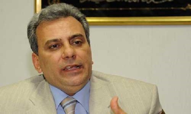 رئيس جامعة القاهرة يزور مصابي الشرطة في حادث ''تفج