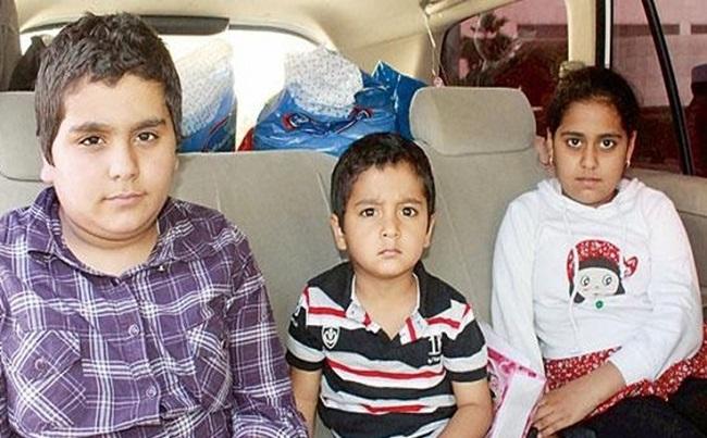 سعودى يعيش مع أبنائه الثلاث فى سيارة