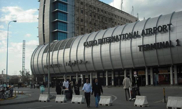 ضبط 3 حالات تزوير تأشيرات بمطار القاهرة