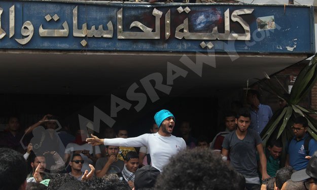تظاهرة لطلاب الإخوان بجامعة عين شمس تنديداً بمقتل 