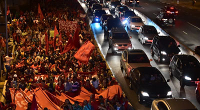 الآلاف يتظاهرون ضد المونديال في مدينة افتتاح البطو