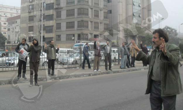 أنصار الإخوان يتظاهرون في مدينة نصر بهتافات ''باطل
