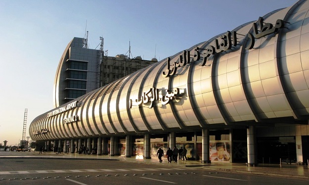 مطار القاهرة يستقبل مرحلين مصريين من طرابلس