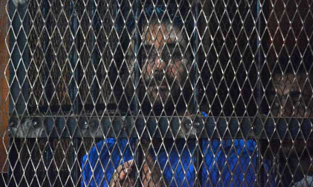 محامي عبد الفتاح يتهم المحكمة بالتعسف ضد المتهمين 