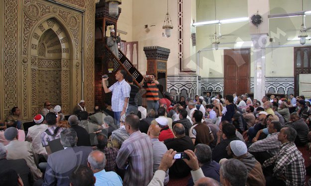 خطيب مسجد عمرو بن العاص يطالب المجتمع بالتصدي للتح