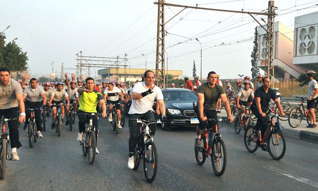 مصراوي سوشيال: دراجات السيسي وهزيمة أسبانيا بكأس ا