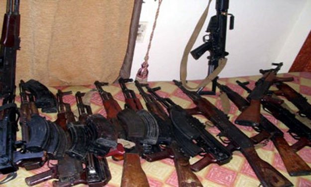 حبس 11 متهمًا بالاتجار في الأسلحة والذخائر في أسيو