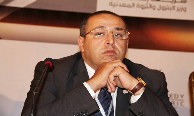 وزير الاستثمار يستقيل من البنك المصري الخليجي بسبب