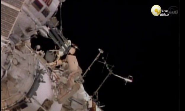 فيديو حي لرواد فضاء روسيين يتفقدون محطة الفضاء الد