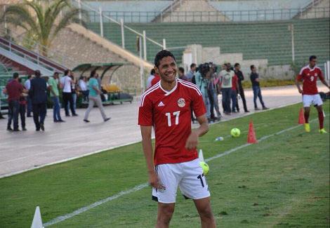 محمد النني لاعب خط وسط منتخب مصر