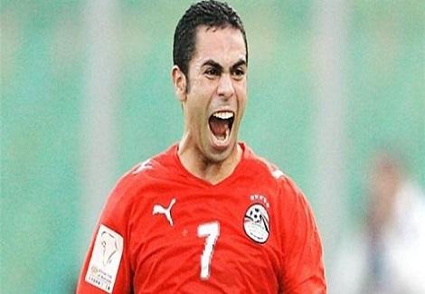  لاعب خط وسط الأهلي أحمد فتحي