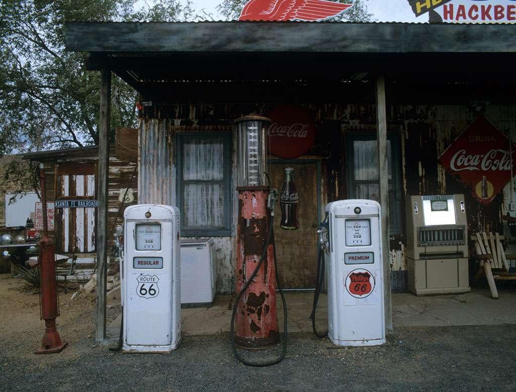 أسعار البنزين تكتب نهاية قصة الحب بين الأمريكي وال
