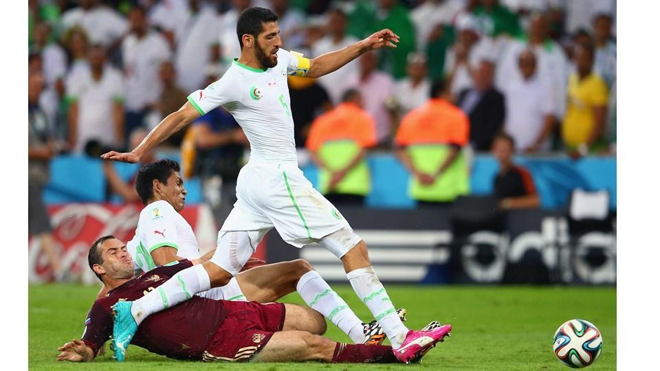 مدرب الجزائر يرفض التعليق على صيام رمضان