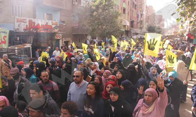 30 يونيو: ''الانقلاب يترنح'' و''مرسي راجع''.. الإخ