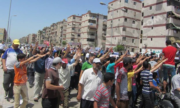 انطلاق مسيرة أنصار الإخوان بالشوارع الجانبية في ال