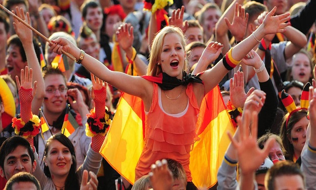 الألمان يحتفلون بكأس العالم على أنغام ''بشرة خير''
