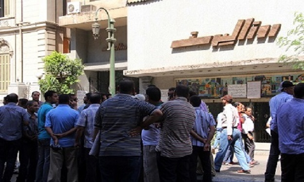 صحفيو ''روزاليوسف'' يواصلون اعتصامهم لإقالة رئيس ا