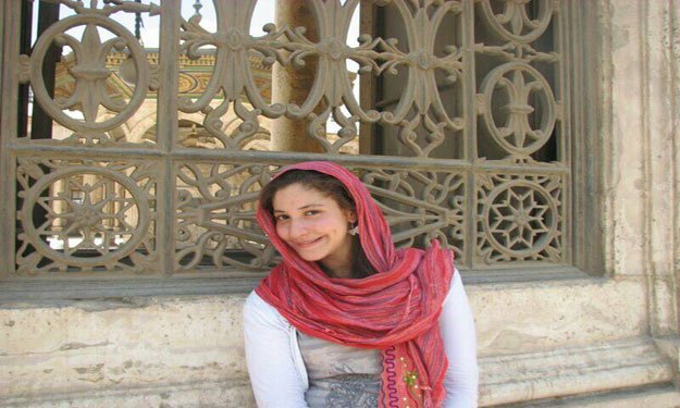 ''مريم'': طالبة بدرجة مرشدة سياحية