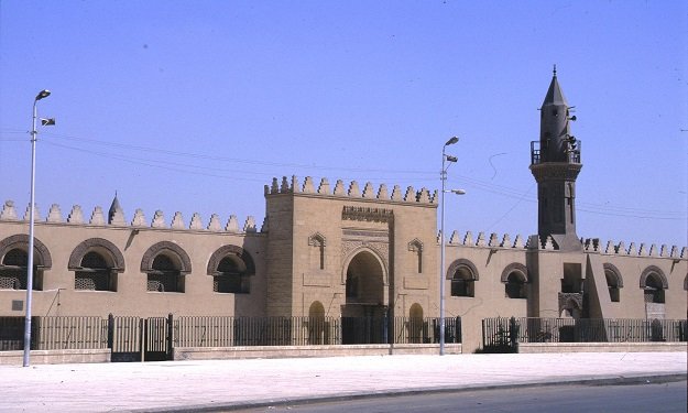 بالفيديو ..اعتكاف ''خمس نجوم'' بمسجد عمرو بن العاص