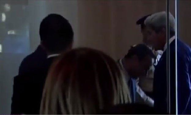 فيديو- مسؤول سابق بالرئاسة: تفتيش كيري قبل لقاء ال