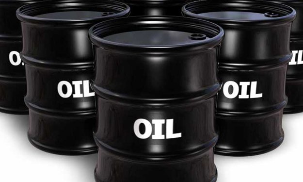 أسعار النفط تتراجع بسبب توافر المعروض