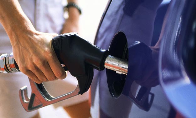 ارتفاع أسعار الوقود يثير جدلاً سياسياً