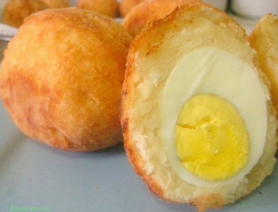 وصفة طبق البيض مغلف بالفراخ و العجين