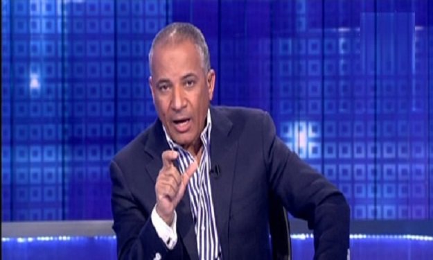 فيديو- انقطاع الكهرباء على أحمد موسى أثناء هجومه ع