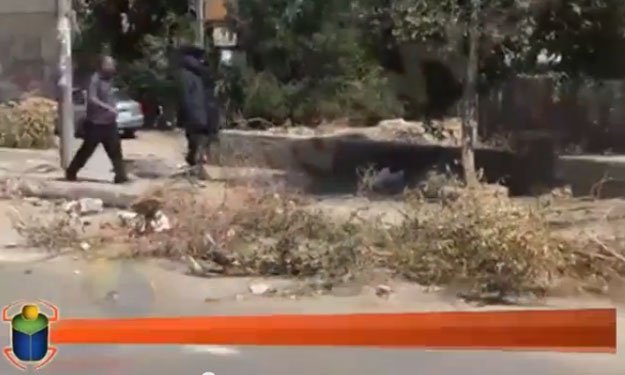 فيديو- لحظة إحباط مفعول قنبلتين بشارع فيصل