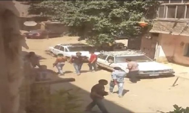 بالفيديو..الإبراشي يعرض فيديو لمسلحين يهاجمون أهال