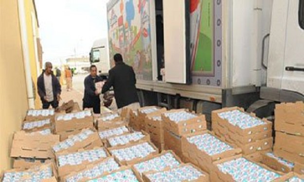 القوات المسلحة ترسل مواد غذائية للمصريين على الحدو