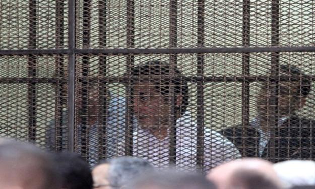 كاتبة كويتية تطالب حكومة مصر بوضع كفالة أحمد عز في
