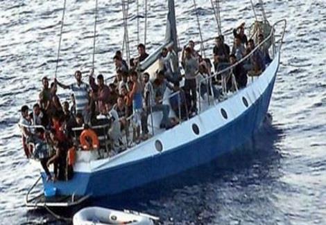 غرق مركب يحمل مهاجرين غير شرعيين في البحر المتوسط