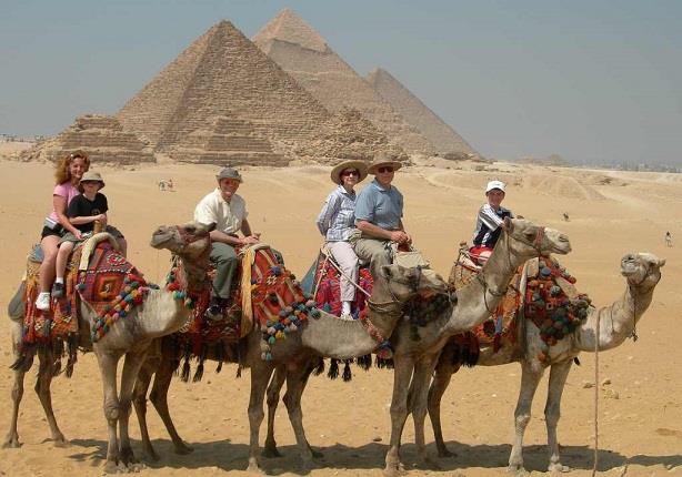 انخفاض عدد السائحين القادمين إلى مصر بنسبة 25.4 با