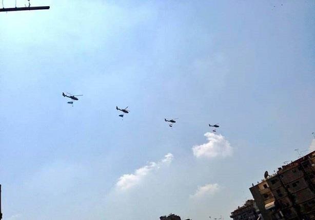 جانب من طائرات الجيش حاملة اعلام مصر