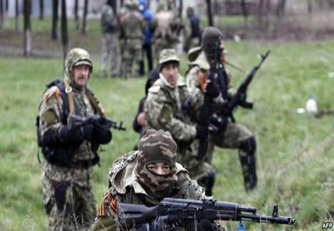مسلحون موالون لروسيا في شرق أوكرانيا