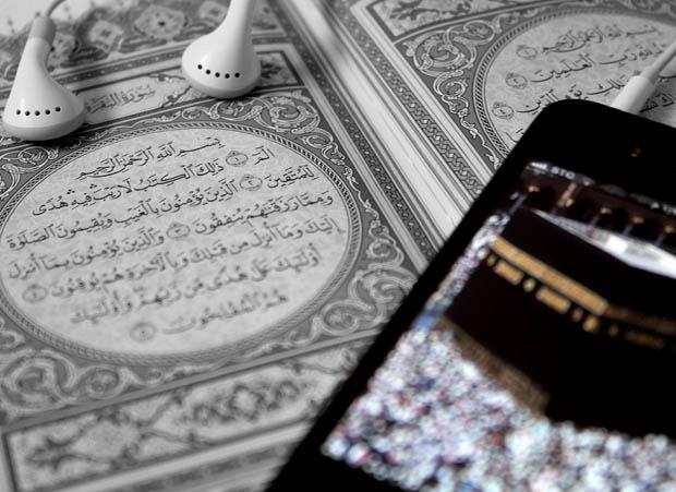 هل يمنع غير المسلم من سماع القرآن الكريم؟