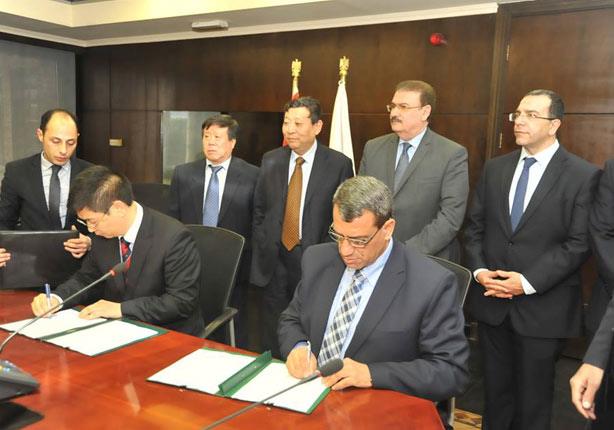 وزير النقل يشهد توقيع اتفاقيتين مع الجانب الصيني