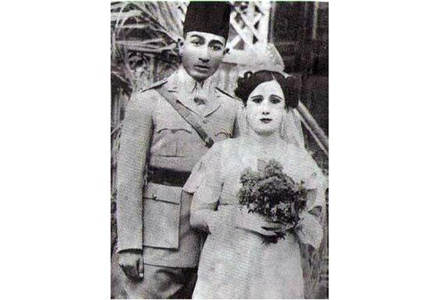 صورة نادرة للرئيس السادات وزوجته الأولى