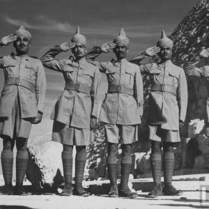 القوات الهندية المنضمة للجيش البريطاني بجانب هرم خ