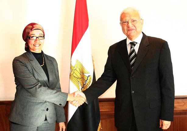 وزير الاتصالات مع هبة صالح رئيس معهد تكنولوجيا الم