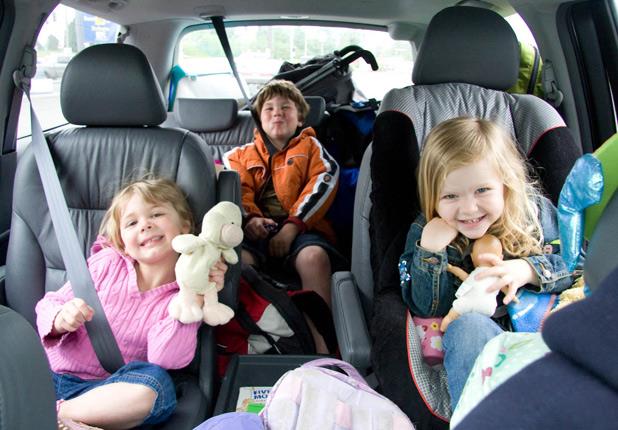 مراقبة الأطفال في السيارة