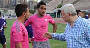 مرتضى منصور مع لاعبي الزمالك