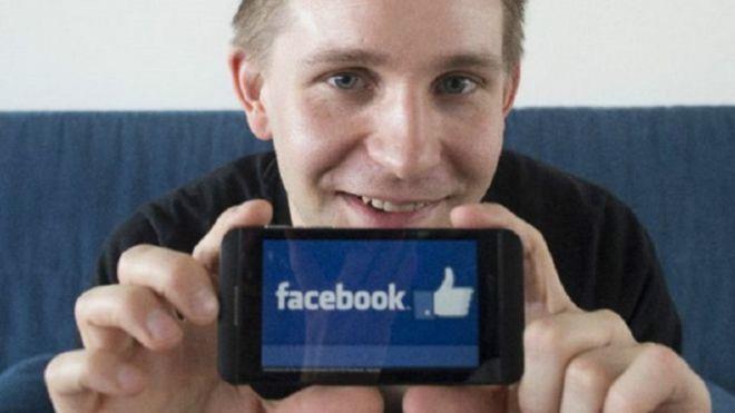 الناشط ماكس سكريمس فيسبوك تساعد وكالات الاستخبارات