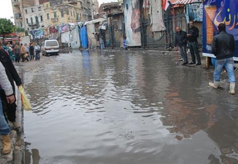 مياه الأمطار تغرق شوارع الإسكندرية