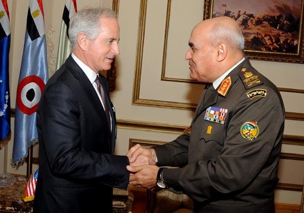 وزير الدفاع يلتقي رئيس العلاقات الخارجية بمجلس الش